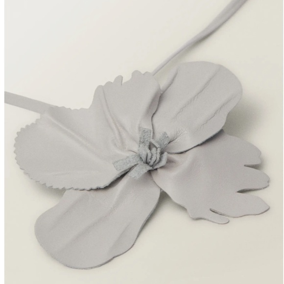 128. MANGO MNG Flower Thin Leather Belt $50 EUC OS - Picture 3 of 5